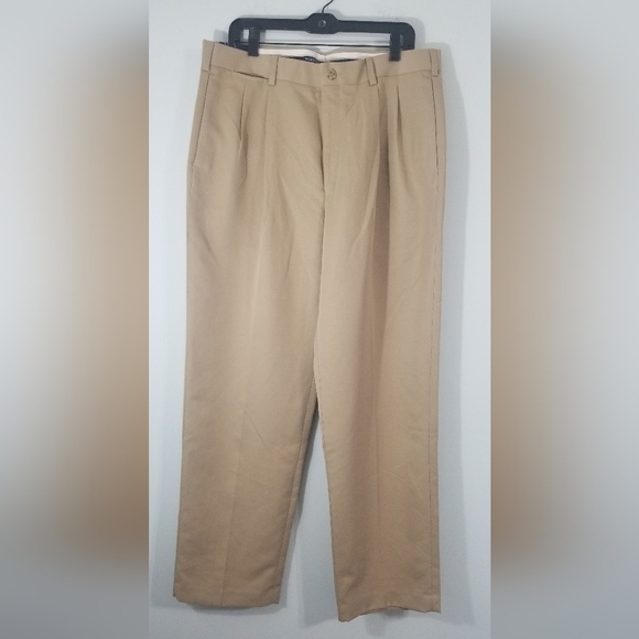 PGA Tour Other - PGA Tour NWT Mens Golf Pants. Gripper Waistband Scorecard Pocket. 36"W x 32"L.